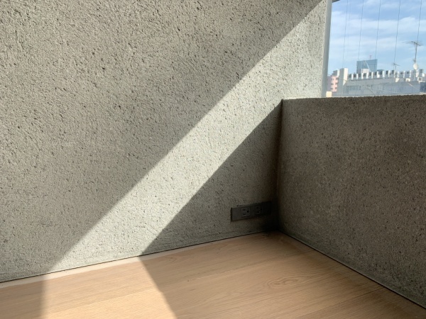 リシン搔き落とし - 商業空間の壁面に施工 - 原田左官のブログ